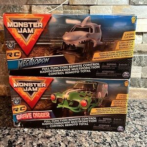 R/C monster jam remote control car set NIB